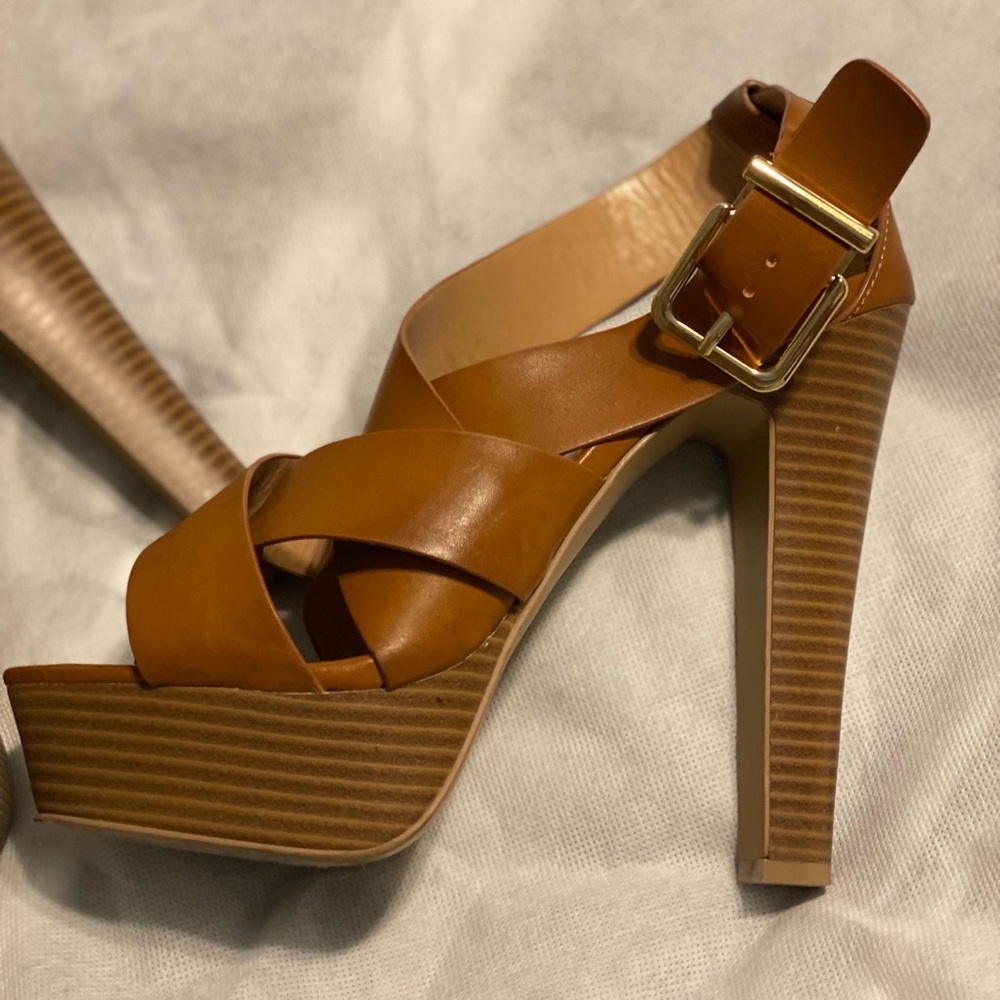 Express Heels - Picture 4 of 4